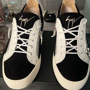 Giuseppe black and white size 8 men